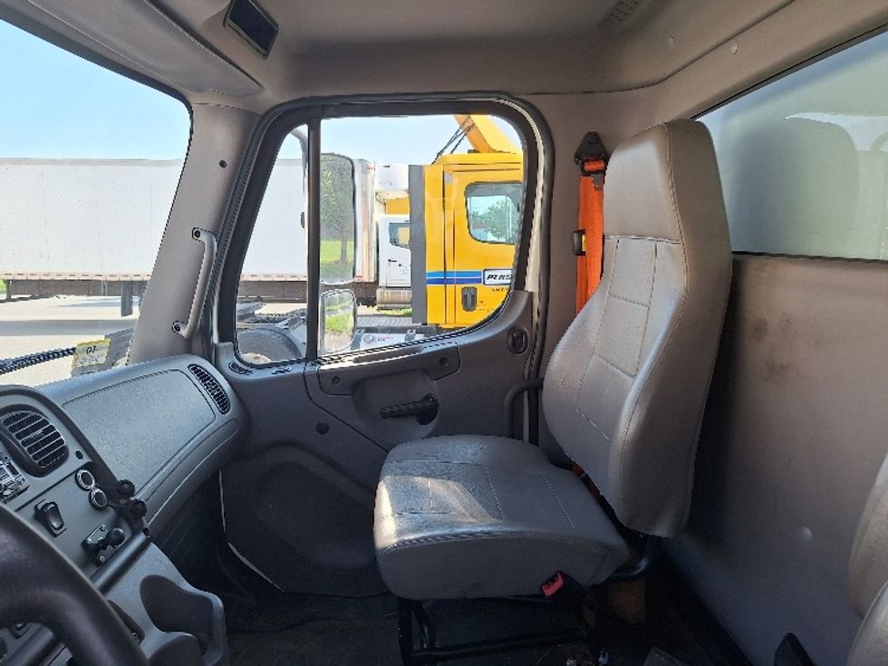 Medium Duty Box Truck-Light and Medium Duty Trucks-Freightliner-2018-M2-Hudson-NH-186,281\n\t\tmiles-$ 44,000 - Image 19