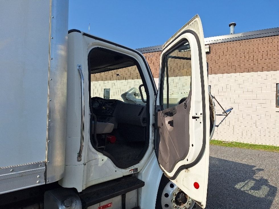 Medium Duty Box Truck-Light and Medium Duty Trucks-Freightliner-2018-M2-Hudson-NH-186,281\n\t\tmiles-$ 44,000 - Image 20