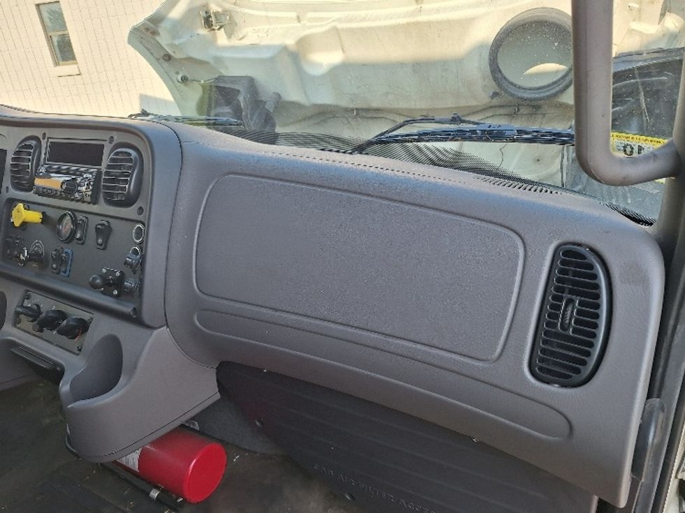 Medium Duty Box Truck-Light and Medium Duty Trucks-Freightliner-2018-M2-Hudson-NH-186,281\n\t\tmiles-$ 44,000 - Image 21