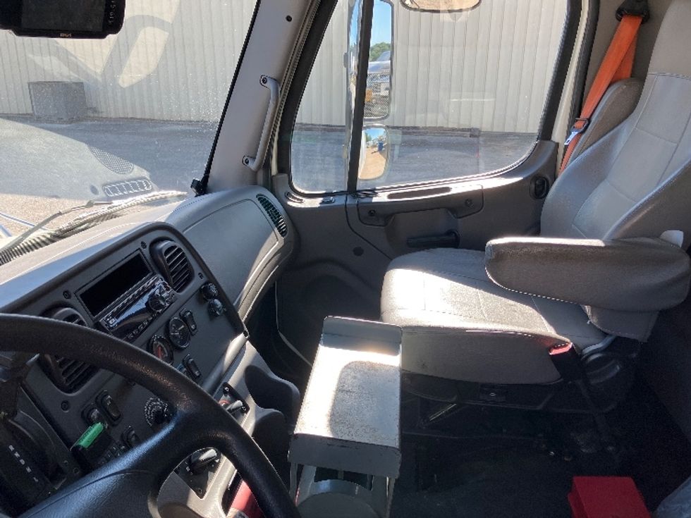 Medium Duty Box Truck-Light and Medium Duty Trucks-Freightliner-2018-M2-Hueytown-AL-106,020\n\t\tmiles-$ 54,750 - Image 18
