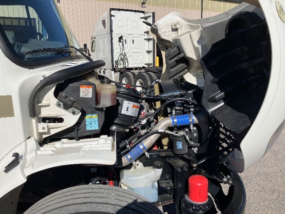 Medium Duty Box Truck-Light and Medium Duty Trucks-Freightliner-2018-M2-Hueytown-AL-106,020\n\t\tmiles-$ 54,750 - Image 21