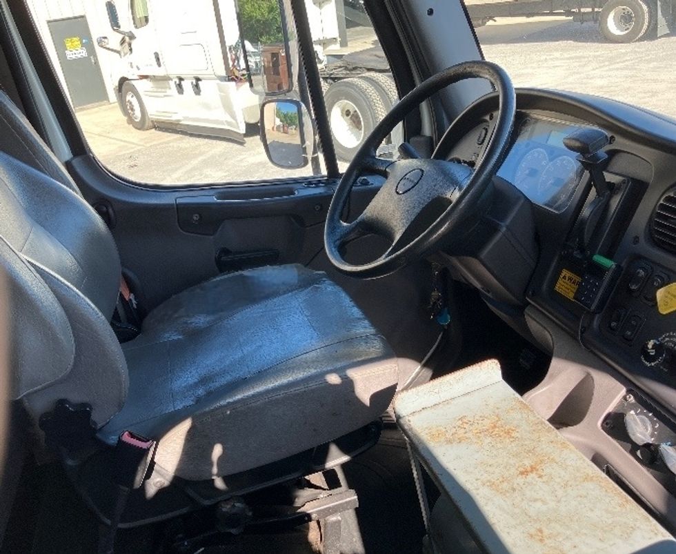 Medium Duty Box Truck-Light and Medium Duty Trucks-Freightliner-2018-M2-Hueytown-AL-106,020\n\t\tmiles-$ 54,750 - Image 23