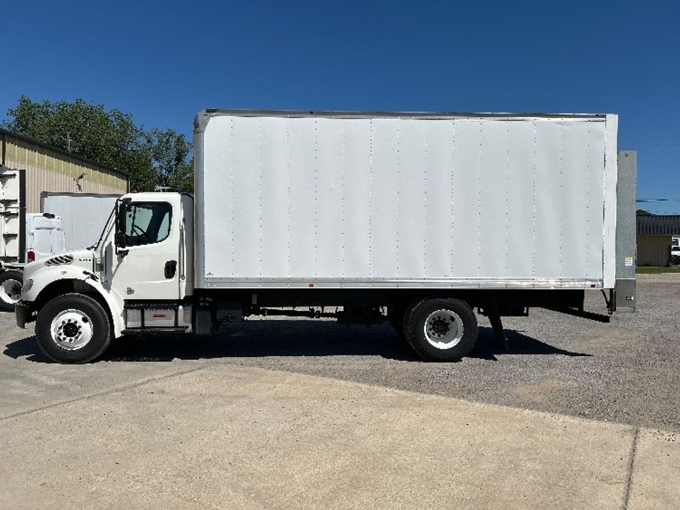 Medium Duty Box Truck-Light and Medium Duty Trucks-Freightliner-2018-M2-Hueytown-AL-134,502\n\t\tmiles-$ 43,250 - Image 4