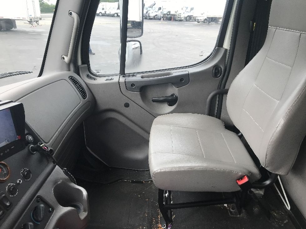 Medium Duty Box Truck-Light and Medium Duty Trucks-Freightliner-2018-M2-Indianapolis-IN-155,450\n\t\tmiles-$ 52,750 - Image 3