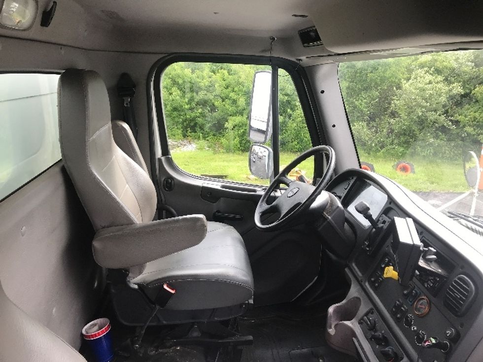 Medium Duty Box Truck-Light and Medium Duty Trucks-Freightliner-2018-M2-Indianapolis-IN-155,450\n\t\tmiles-$ 52,750 - Image 5