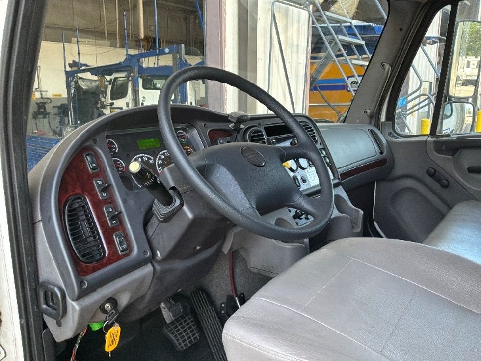 Medium Duty Box Truck-Light and Medium Duty Trucks-Freightliner-2018-M2-Jacksonville-FL-215,022\n\t\tmiles-$ 45,250 - Image 17