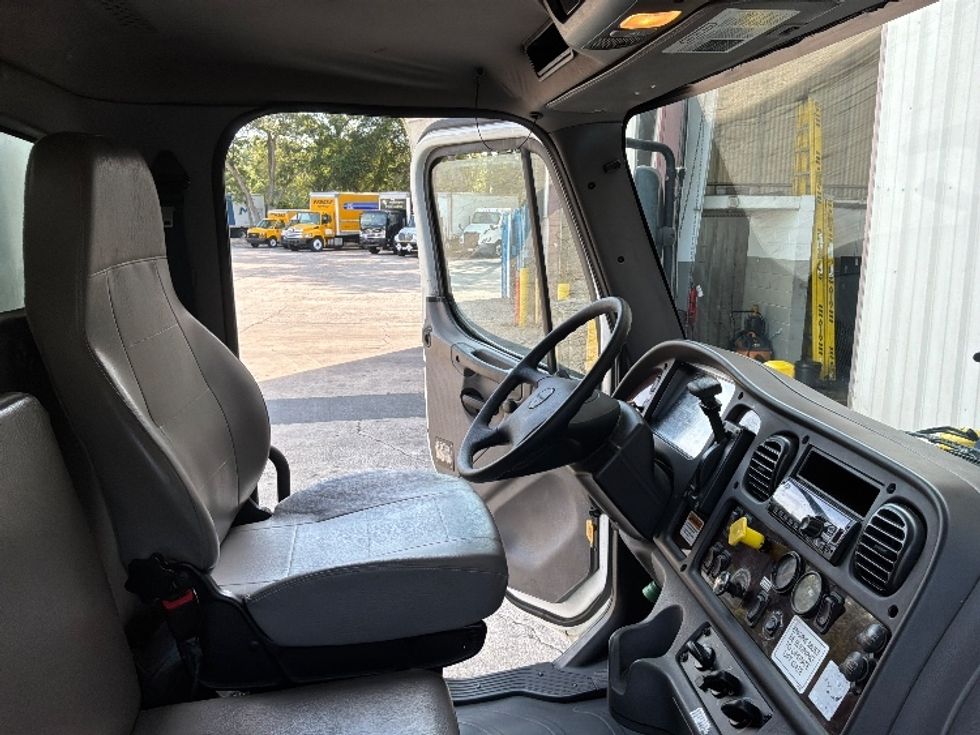 Medium Duty Box Truck-Light and Medium Duty Trucks-Freightliner-2018-M2-Jacksonville-FL-215,022\n\t\tmiles-$ 45,250 - Image 22