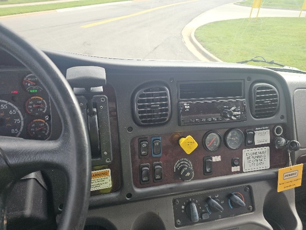 Medium Duty Box Truck-Light and Medium Duty Trucks-Freightliner-2018-M2-Kansas City-MO-156,135\n\t\tmiles-$ 46,500 - Image 18