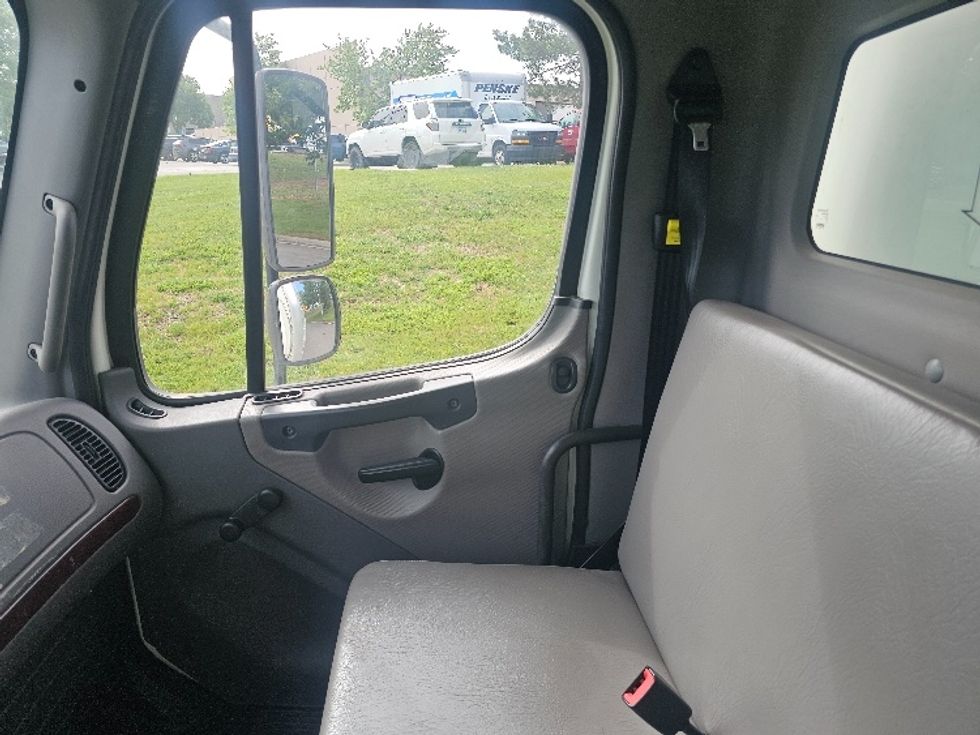 Medium Duty Box Truck-Light and Medium Duty Trucks-Freightliner-2018-M2-Kansas City-MO-156,135\n\t\tmiles-$ 46,500 - Image 19