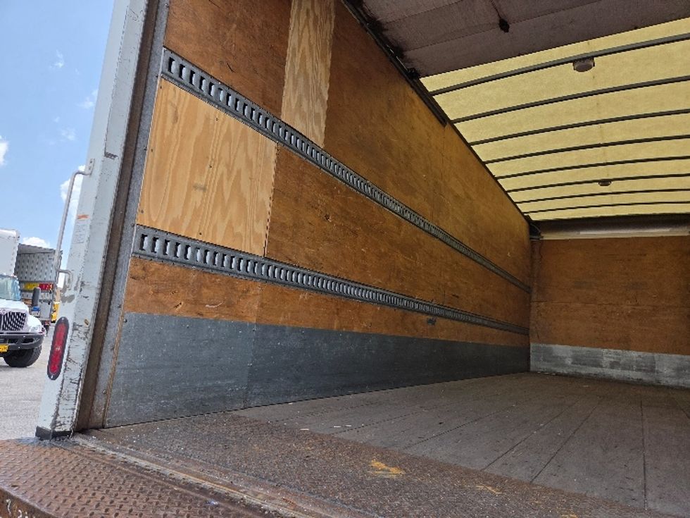 Medium Duty Box Truck-Light and Medium Duty Trucks-Freightliner-2018-M2-Kansas City-MO-196,754\n\t\tmiles-$ 51,500 - Image 11