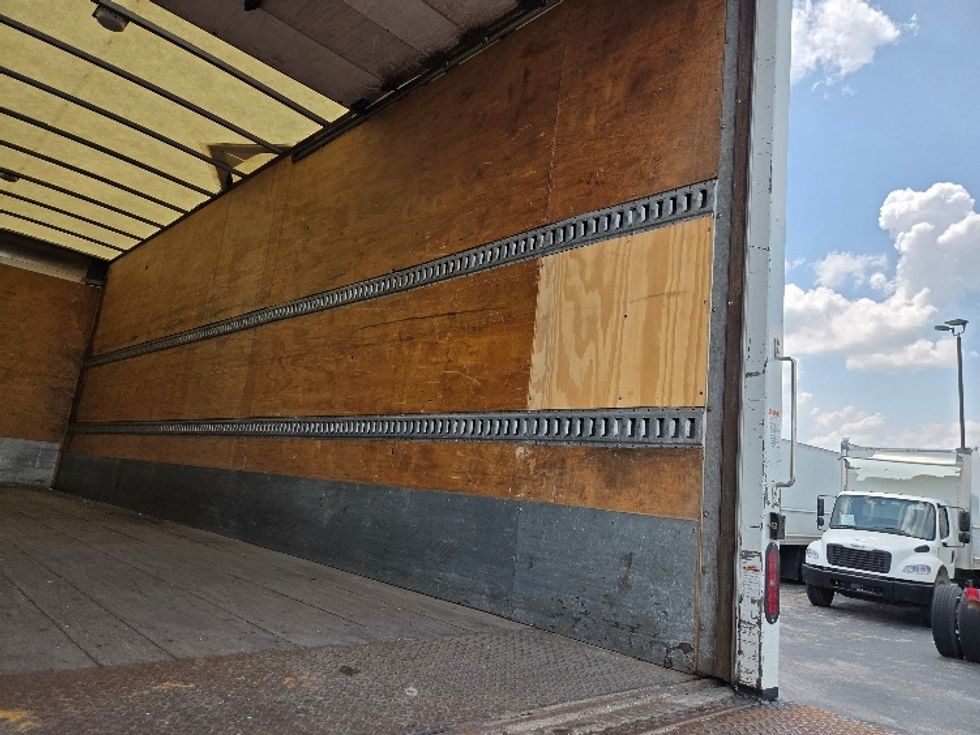 Medium Duty Box Truck-Light and Medium Duty Trucks-Freightliner-2018-M2-Kansas City-MO-196,754\n\t\tmiles-$ 51,500 - Image 12