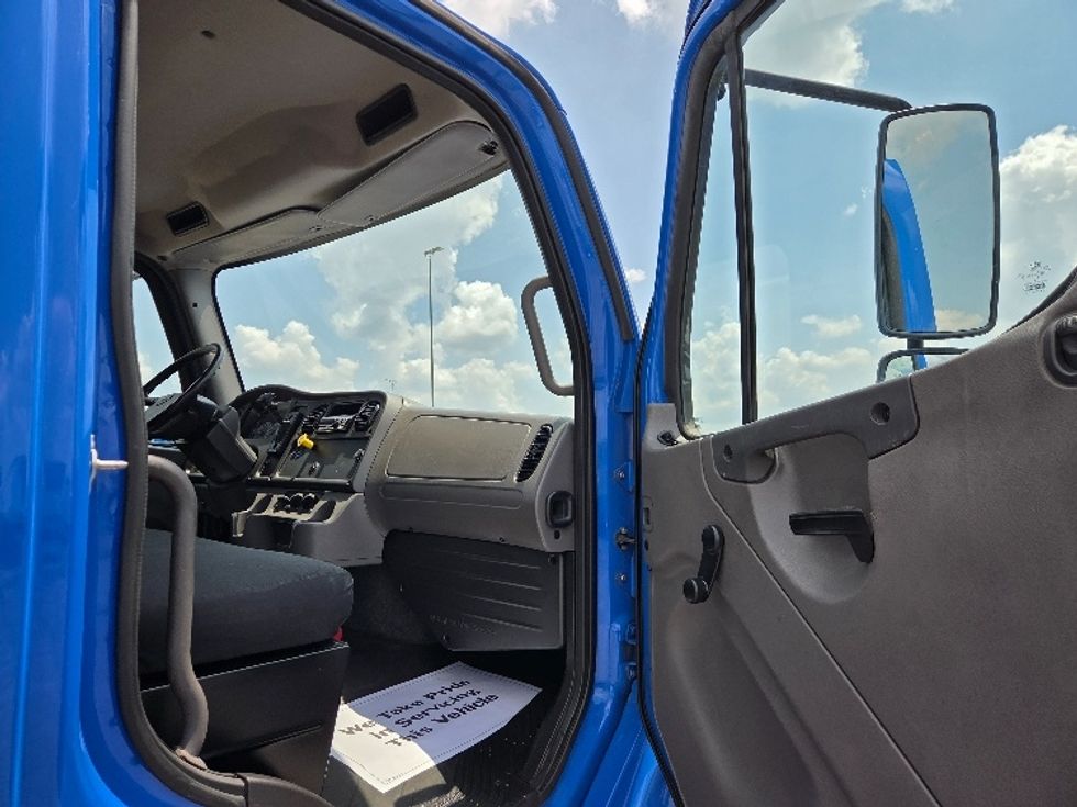 Medium Duty Box Truck-Light and Medium Duty Trucks-Freightliner-2018-M2-Kansas City-MO-196,754\n\t\tmiles-$ 51,500 - Image 20