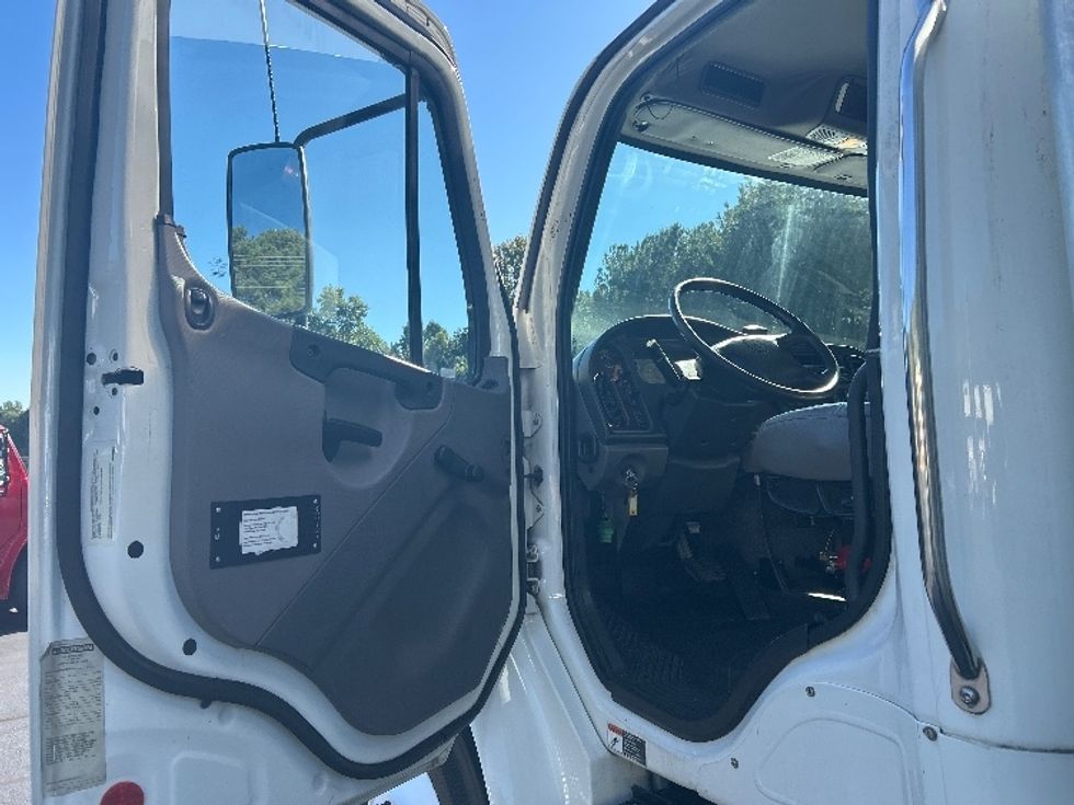 Medium Duty Box Truck-Light and Medium Duty Trucks-Freightliner-2018-M2-Kennesaw-GA-177,388\n\t\tmiles-$ 49,250 - Image 16