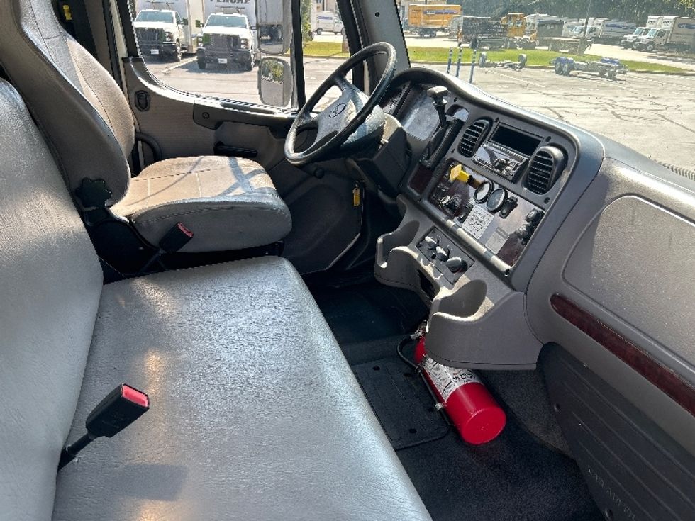 Medium Duty Box Truck-Light and Medium Duty Trucks-Freightliner-2018-M2-Kennesaw-GA-177,388\n\t\tmiles-$ 49,250 - Image 24