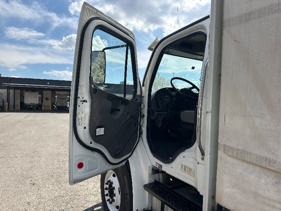 Medium Duty Box Truck-Light and Medium Duty Trucks-Freightliner-2018-M2-Knoxville-TN-48,140\n\t\tmiles-$ 66,500 - Image 16