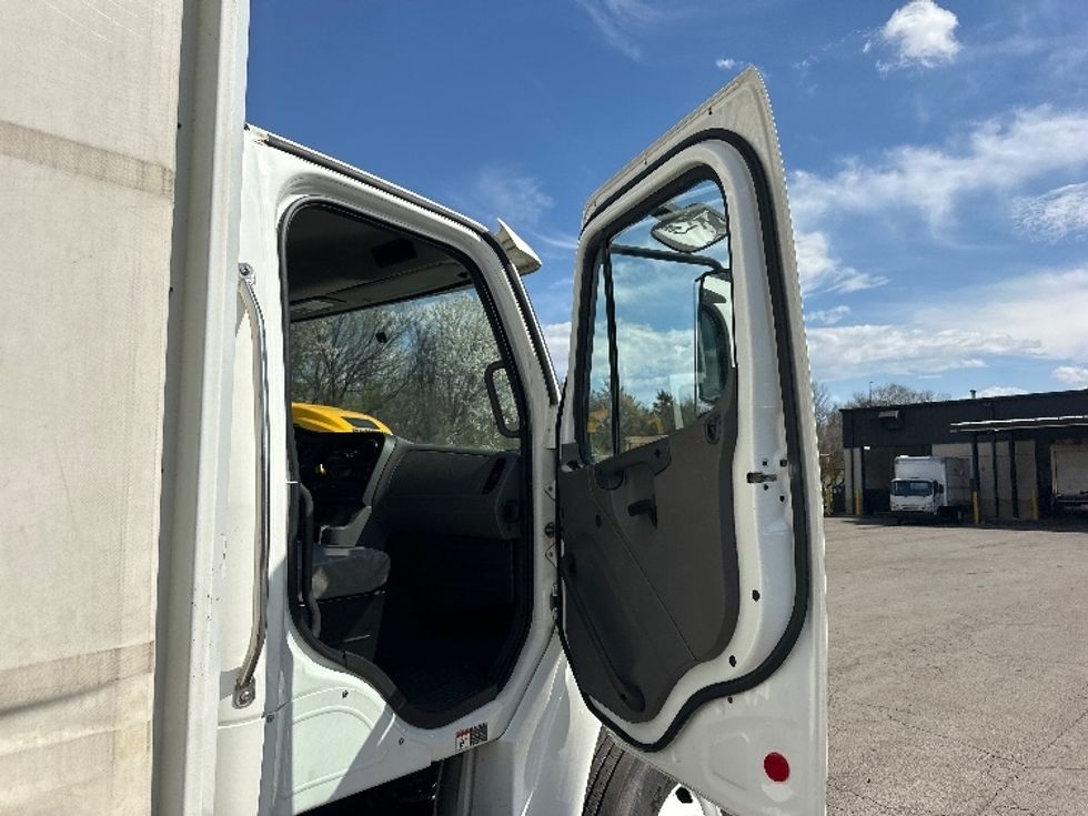 Medium Duty Box Truck-Light and Medium Duty Trucks-Freightliner-2018-M2-Knoxville-TN-48,140\n\t\tmiles-$ 66,500 - Image 20