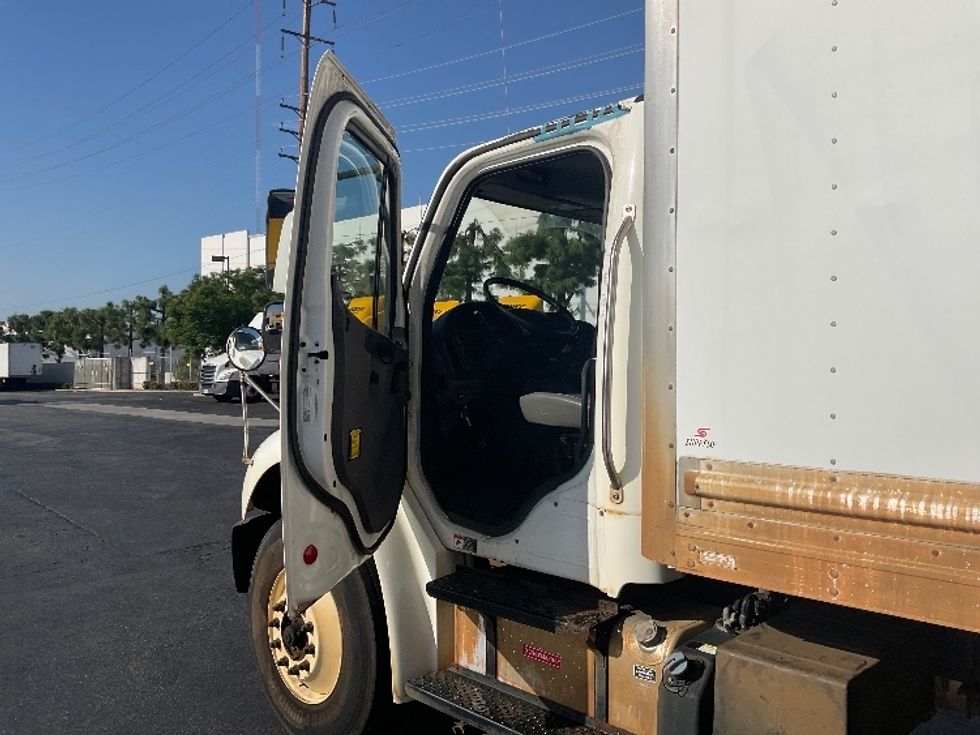 Medium Duty Box Truck-Light and Medium Duty Trucks-Freightliner-2018-M2-La Mirada-CA-136,796\n\t\tmiles-$ 46,750 - Image 17