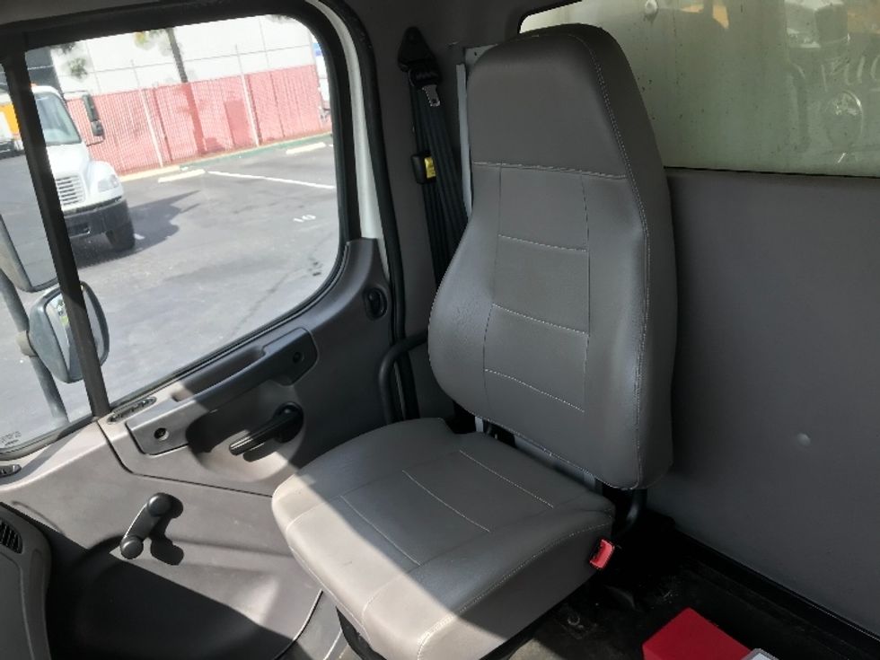 Medium Duty Box Truck-Light and Medium Duty Trucks-Freightliner-2018-M2-La Mirada-CA-93,861\n\t\tmiles-$ 49,500 - Image 19