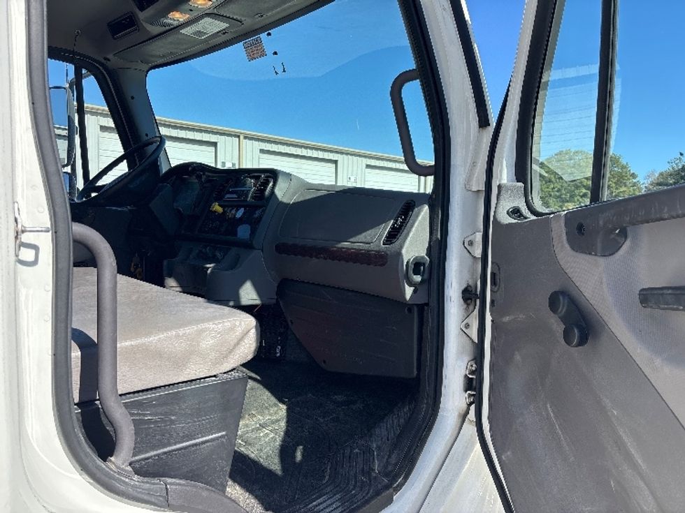 Medium Duty Box Truck-Light and Medium Duty Trucks-Freightliner-2018-M2-Ladson-SC-179,702\n\t\tmiles-$ 46,000 - Image 20