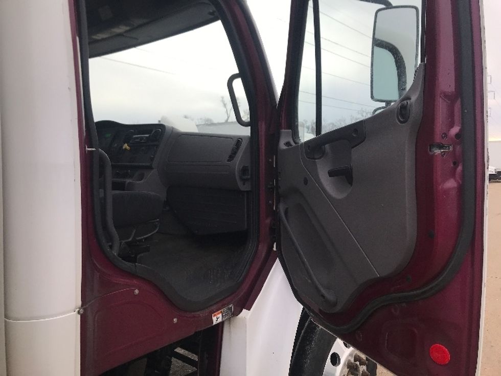 Medium Duty Box Truck-Light and Medium Duty Trucks-Freightliner-2018-M2-Lansing-MI-162,139\n\t\tmiles-$ 57,000 - Image 19