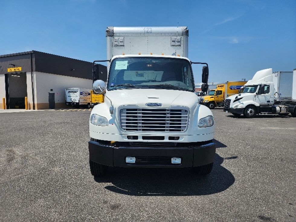 2018 Freightliner M2 106 Medium Duty photo 2