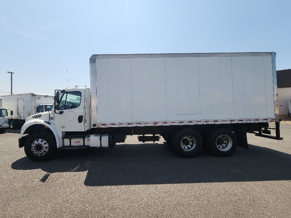 2018 Freightliner M2 106 Medium Duty photo 4