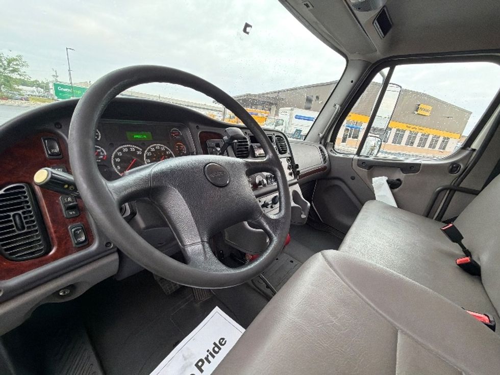 Medium Duty Box Truck-Light and Medium Duty Trucks-Freightliner-2018-M2-Linden-NJ-80,718\n\t\tmiles-$ 62,000 - Image 17