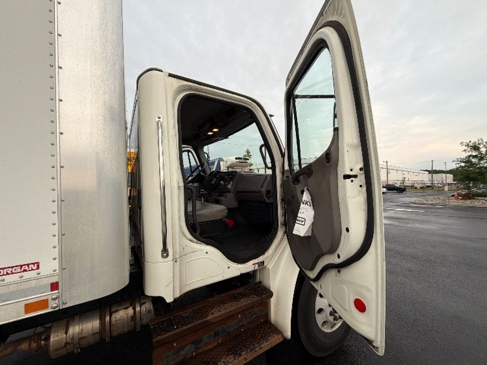 Medium Duty Box Truck-Light and Medium Duty Trucks-Freightliner-2018-M2-Linden-NJ-82,416\n\t\tmiles-$ 62,000 - Image 16