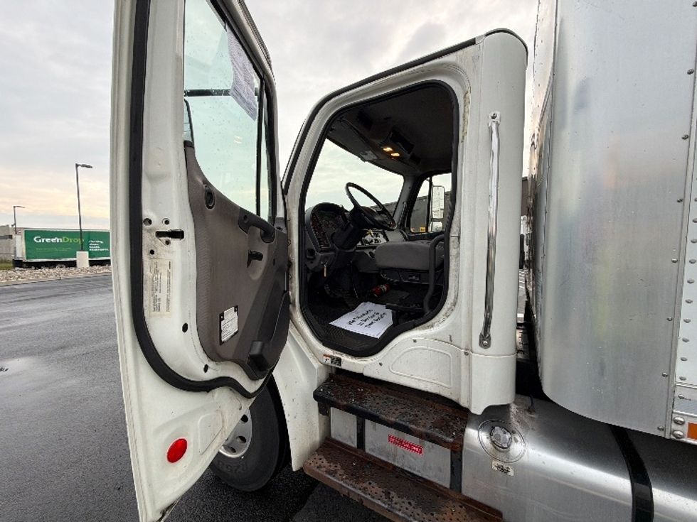 Medium Duty Box Truck-Light and Medium Duty Trucks-Freightliner-2018-M2-Linden-NJ-82,416\n\t\tmiles-$ 62,000 - Image 19