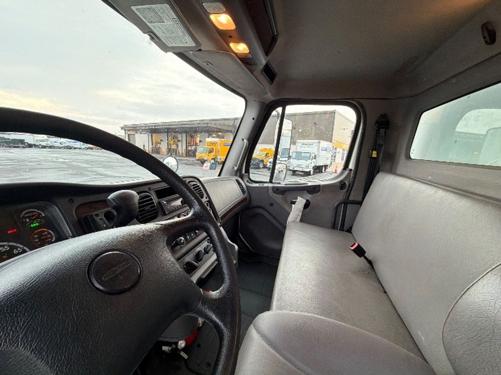 Medium Duty Box Truck-Light and Medium Duty Trucks-Freightliner-2018-M2-Linden-NJ-82,416\n\t\tmiles-$ 62,000 - Image 22