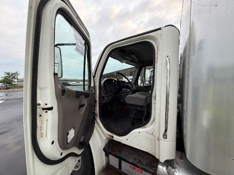 Medium Duty Box Truck-Light and Medium Duty Trucks-Freightliner-2018-M2-Linden-NJ-89,950\n\t\tmiles-$ 61,500 - Image 16