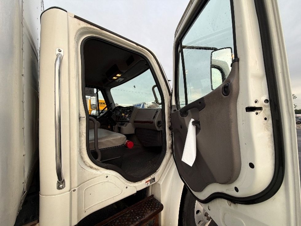 Medium Duty Box Truck-Light and Medium Duty Trucks-Freightliner-2018-M2-Linden-NJ-90,118\n\t\tmiles-$ 60,500 - Image 16
