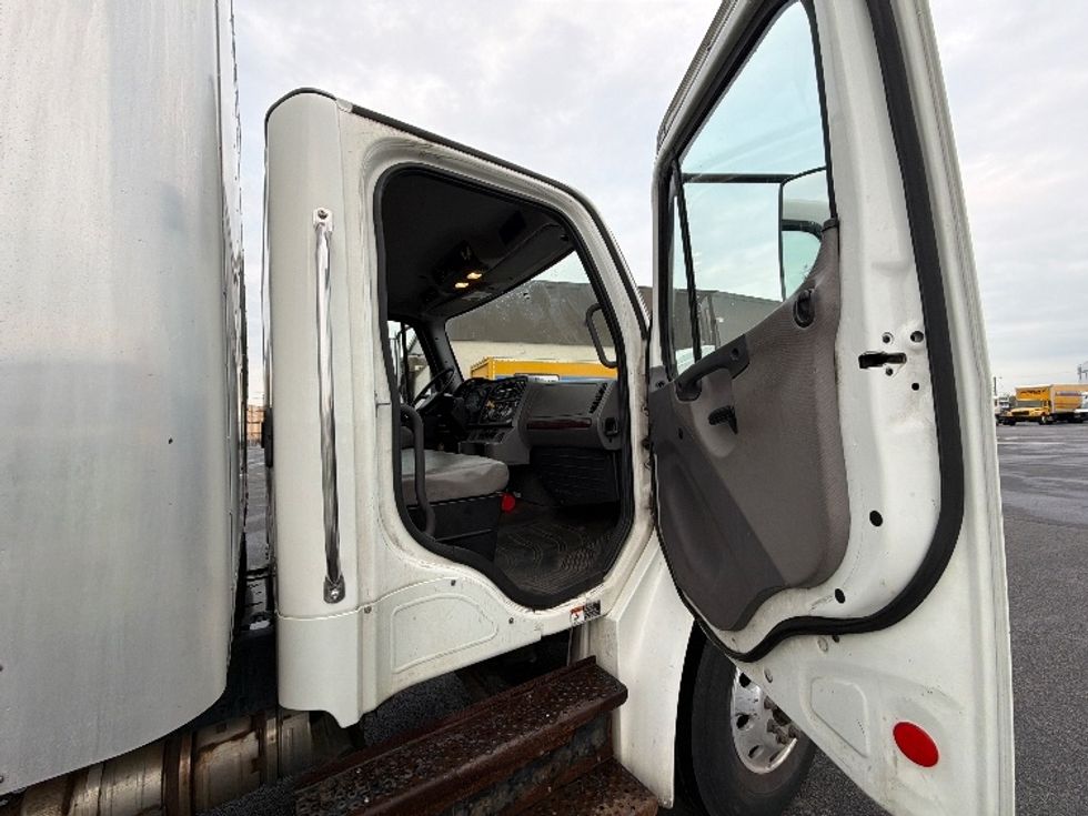 Medium Duty Box Truck-Light and Medium Duty Trucks-Freightliner-2018-M2-Linden-NJ-90,360\n\t\tmiles-$ 60,500 - Image 16