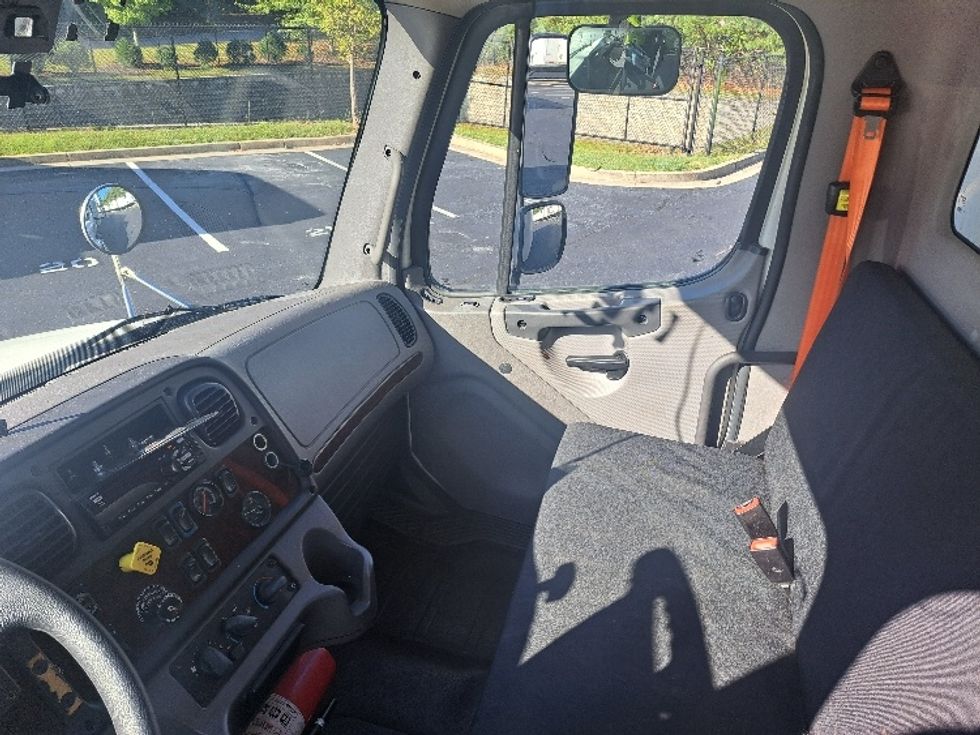 Medium Duty Box Truck-Light and Medium Duty Trucks-Freightliner-2018-M2-Lithia Springs-GA-267,466\n\t\tmiles-$ 39,250 - Image 19