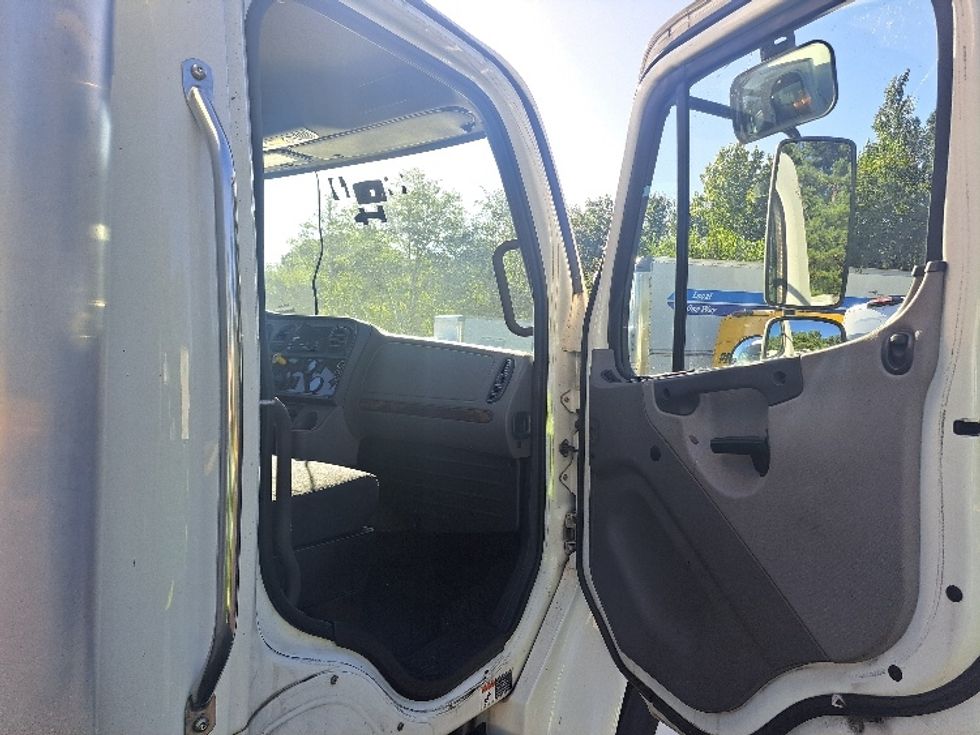 Medium Duty Box Truck-Light and Medium Duty Trucks-Freightliner-2018-M2-Lithia Springs-GA-267,466\n\t\tmiles-$ 39,250 - Image 20
