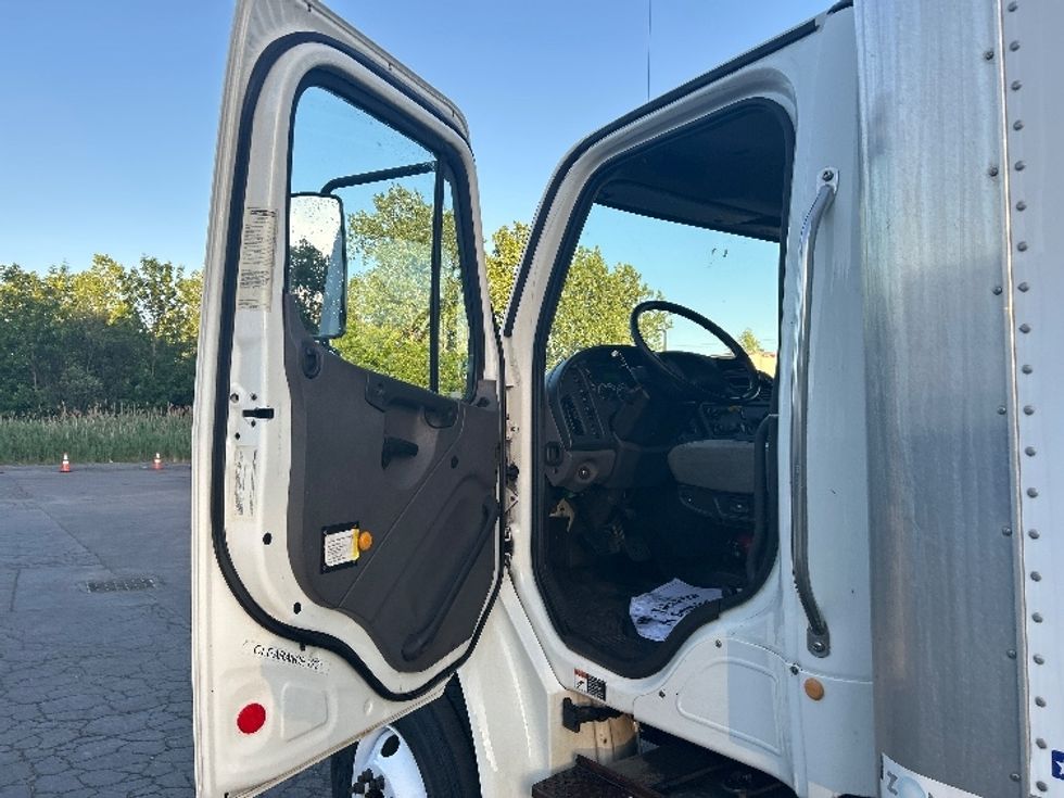 Medium Duty Box Truck-Light and Medium Duty Trucks-Freightliner-2018-M2-Liverpool-NY-325,139\n\t\tmiles-$ 28,500 - Image 16
