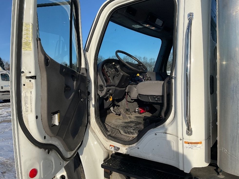 Medium Duty Box Truck-Light and Medium Duty Trucks-Freightliner-2018-M2-Londonderry-NH-204,951\n\t\tmiles-$ 38,000 - Image 16