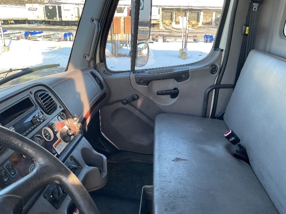 Medium Duty Box Truck-Light and Medium Duty Trucks-Freightliner-2018-M2-Londonderry-NH-204,951\n\t\tmiles-$ 38,000 - Image 19