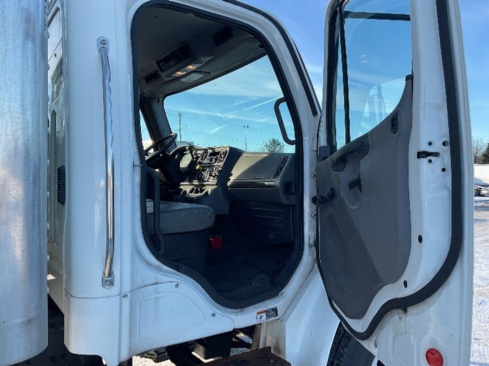 Medium Duty Box Truck-Light and Medium Duty Trucks-Freightliner-2018-M2-Londonderry-NH-204,951\n\t\tmiles-$ 38,000 - Image 20