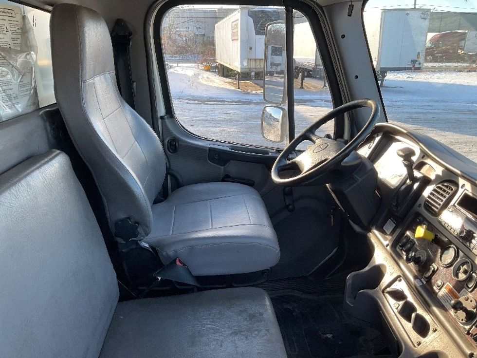 Medium Duty Box Truck-Light and Medium Duty Trucks-Freightliner-2018-M2-Londonderry-NH-204,951\n\t\tmiles-$ 38,000 - Image 22