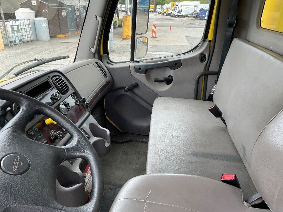 Medium Duty Box Truck-Light and Medium Duty Trucks-Freightliner-2018-M2-Londonderry-NH-268,318\n\t\tmiles-$ 27,500 - Image 16