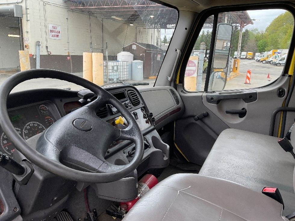 Medium Duty Box Truck-Light and Medium Duty Trucks-Freightliner-2018-M2-Londonderry-NH-268,318\n\t\tmiles-$ 27,500 - Image 18