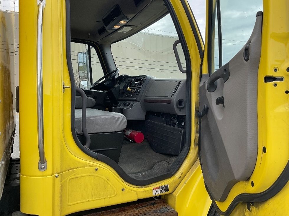 Medium Duty Box Truck-Light and Medium Duty Trucks-Freightliner-2018-M2-Londonderry-NH-268,318\n\t\tmiles-$ 27,500 - Image 20