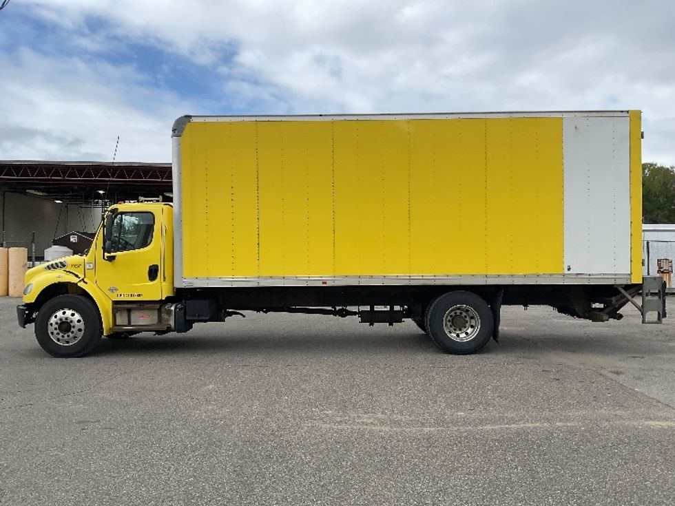 Medium Duty Box Truck-Light and Medium Duty Trucks-Freightliner-2018-M2-Londonderry-NH-268,318\n\t\tmiles-$ 27,500 - Image 4