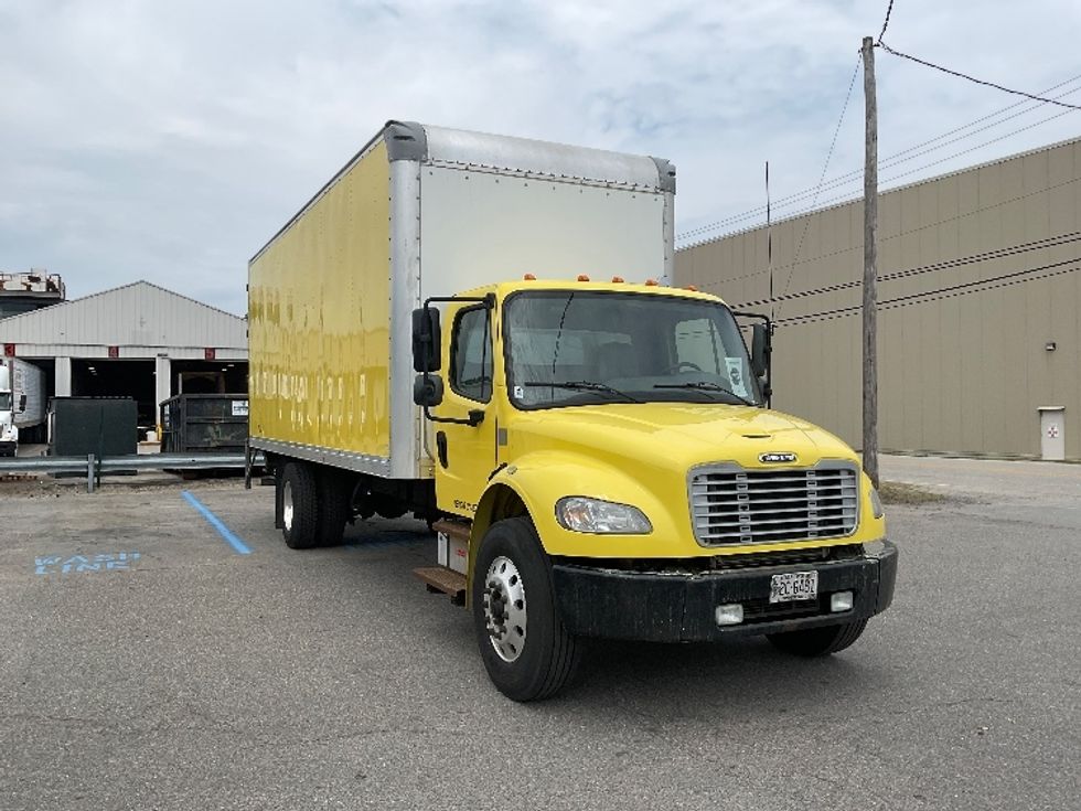Medium Duty Box Truck-Light and Medium Duty Trucks-Freightliner-2018-M2-Londonderry-NH-304,943\n\t\tmiles-$ 23,750 - Image 1