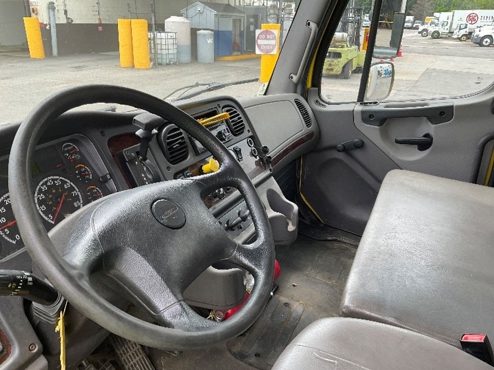 Medium Duty Box Truck-Light and Medium Duty Trucks-Freightliner-2018-M2-Londonderry-NH-304,943\n\t\tmiles-$ 23,750 - Image 14