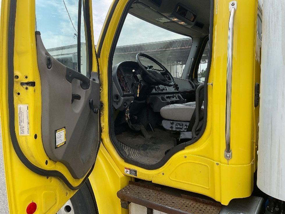 Medium Duty Box Truck-Light and Medium Duty Trucks-Freightliner-2018-M2-Londonderry-NH-304,943\n\t\tmiles-$ 23,750 - Image 17