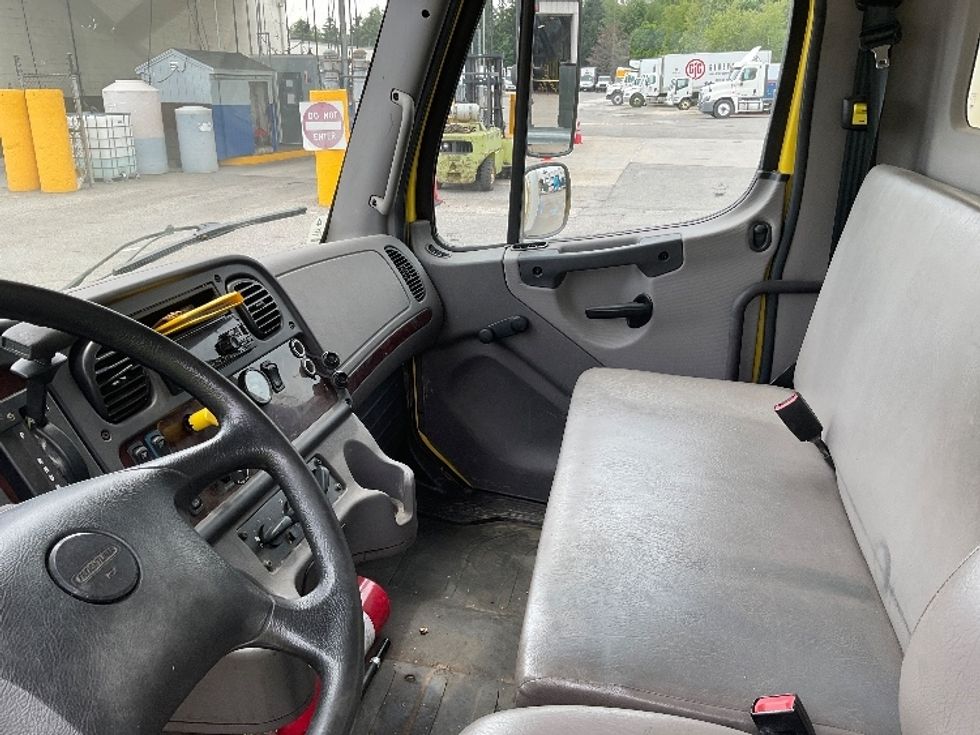 Medium Duty Box Truck-Light and Medium Duty Trucks-Freightliner-2018-M2-Londonderry-NH-304,943\n\t\tmiles-$ 23,750 - Image 19