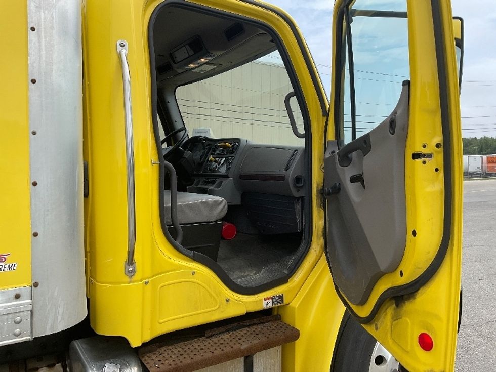 Medium Duty Box Truck-Light and Medium Duty Trucks-Freightliner-2018-M2-Londonderry-NH-304,943\n\t\tmiles-$ 23,750 - Image 20