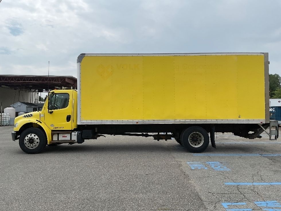 Medium Duty Box Truck-Light and Medium Duty Trucks-Freightliner-2018-M2-Londonderry-NH-304,943\n\t\tmiles-$ 23,750 - Image 4